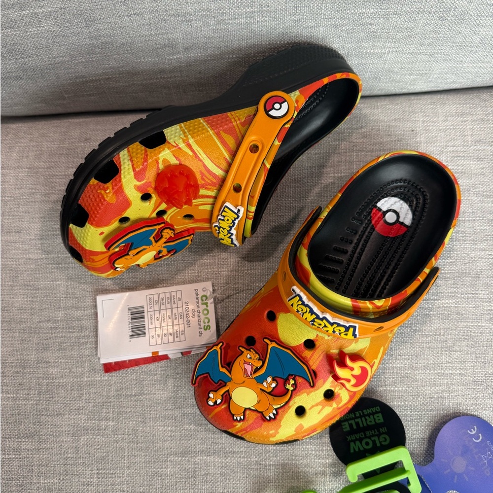 NWT CROCS Pokemon Charizard Classic clog Men’s 4 Women’s 6